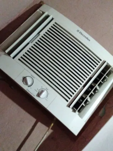 Ar condicionado Electrolux 7.500 semi-novo,gelando muito...