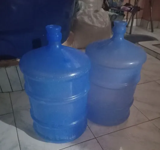 Vende 2 garrafão usado e já venceu em Itapuã Salvador Bahia
