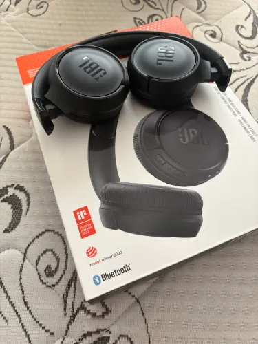 Vendo phone jbl pouco usado está novo original
