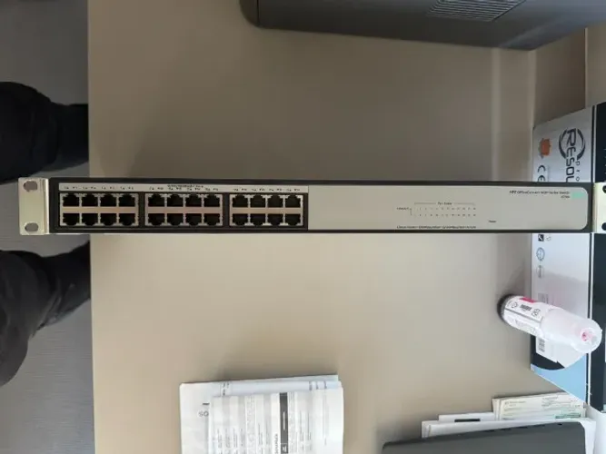 Switch HPE OFFICECONNECT 1420 24G - 24 Portas GIGABIT - Modelo JG708B