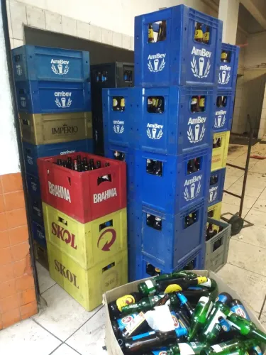 Engradado e vasilhame ( cerveja)