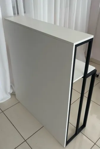 Balcão de atendimento branco em MDF e ferro