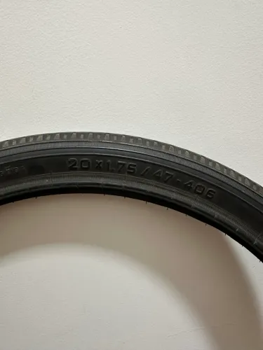 Par de pneus Pirelli Mini Super 20 X 1.75 | Caloi Berlineta Monark Monareta