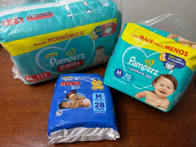 kit com 02 pacotes fraldas pampers M + brinde