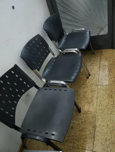 03 cadeiras iso empilhável