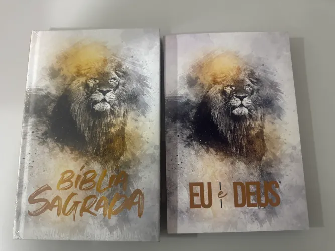 Bíblia leão lacrada + devocional
