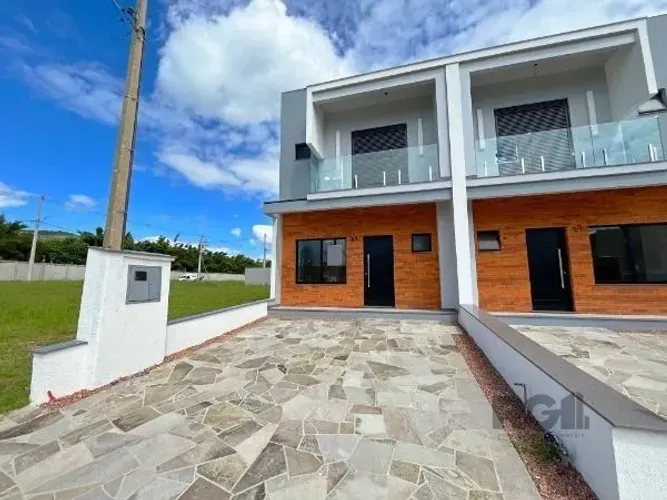 Casa Condominio em Porto Alegre, no bairro Campo Novo, com 3 dormitório(s), e 3