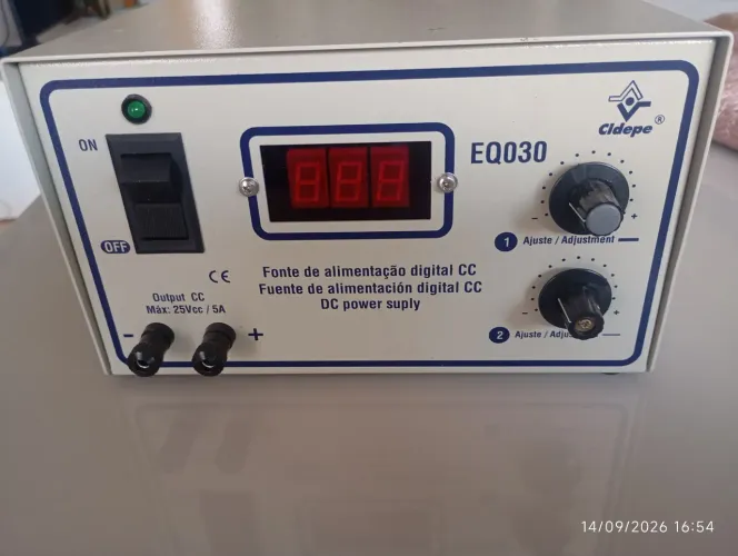 Fonte de alimentação digital CC EQ 030