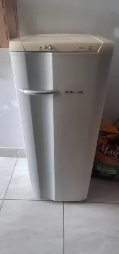 Geladeira Electrolux 240 litros