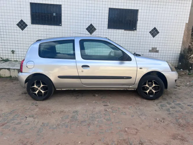 Renault Clio Campus Hi-flex 1.0 16V 3P 2010