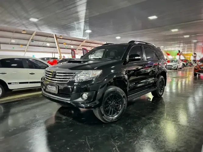 Toyota Hilux SW4 SRV D4-d 4X4 3.0 TDI Dies. AUT 2015