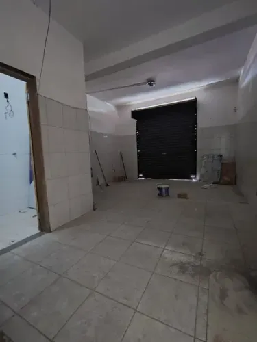 Loja para locaA§A£o 67mA² com banheiro no Bairro PirjA¡, prA³ximo do ponto comercial