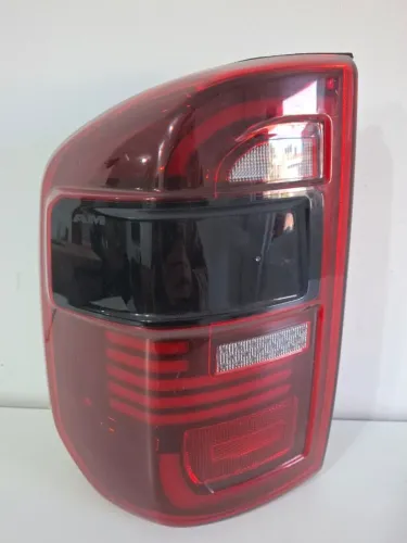 LANTERNA RAMPAGE 25 A 26 C/LED FUME ESQUERDA USADA