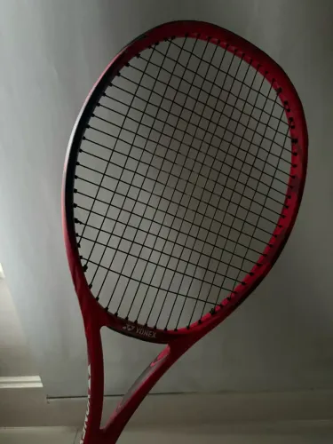 Raquete tênis Yonex VCore 100