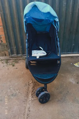 Vendo carrinho de bebê masculino
