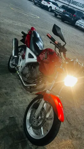 Moto bem conservada linda 