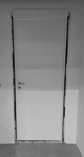 Porta branca com maçaneta lafonte