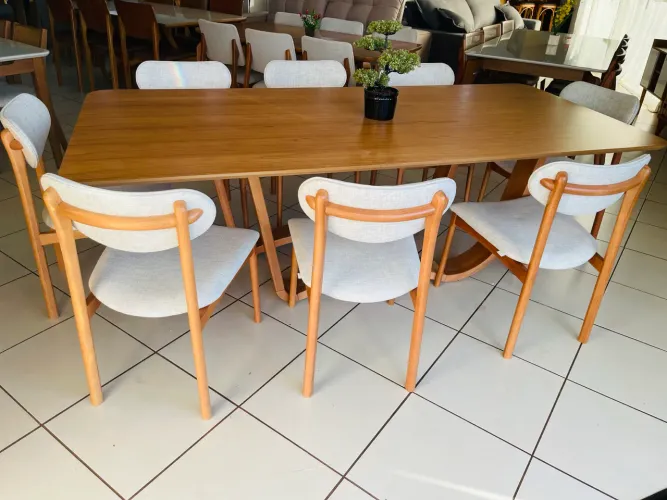 Mesa de jantar 2.40 mt em madeira com 8 cadeiras luxo