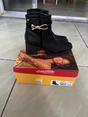 Bota da Mississipi n 36 usada apenas por 4 horas