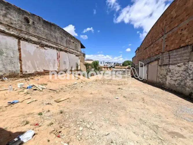 Lote 360 m²; à Venda Rua Aiuruoca | Bairro com excelente localização