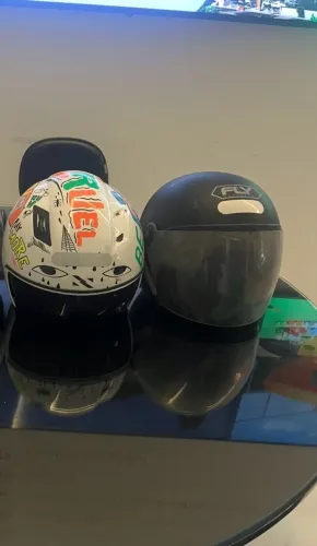 Capacetes importados  2 por 100,00 ou 70 cada 