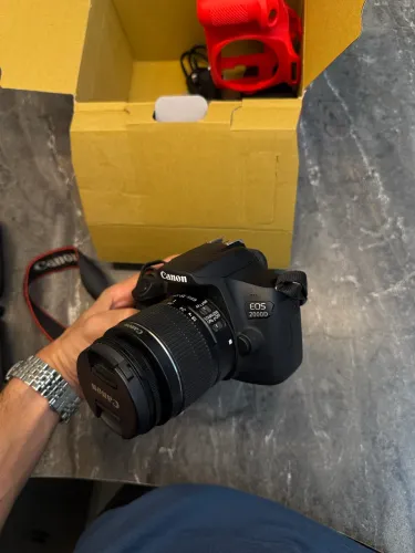 Canon EOS 2000D