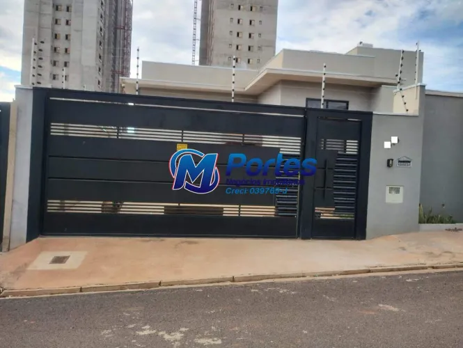 Casa à venda com suíte, closet e espaço para ampliação