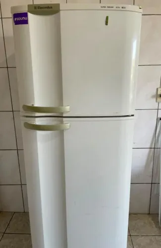 Vendo geladeira 2 portas