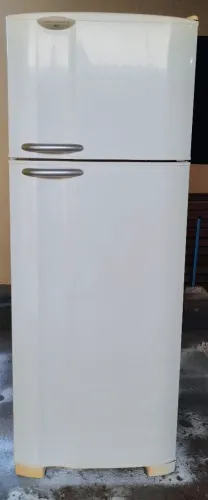 Geladeira. Eletrolux. Degelo seco. 470L. 220v