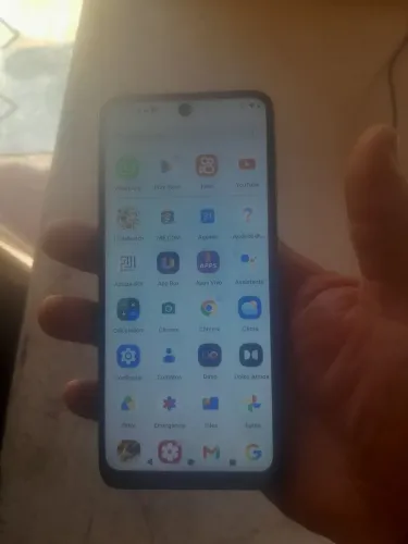 Vendo um celula semi novo