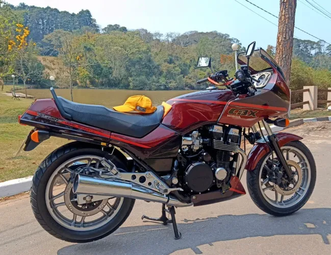Honda CBX 750 1989 com 23 mil km