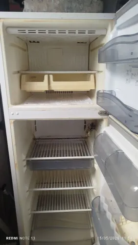 Geladeira c/ freezer para retirar peças 