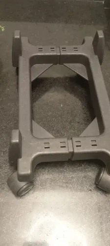 Suporte para CPU com rodinhas 
