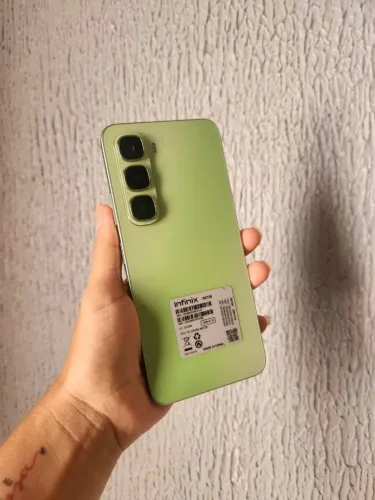Vendo infinix Hot 60 265 gb ho troco em outro está com 15 dias de uso falta parcela apaga