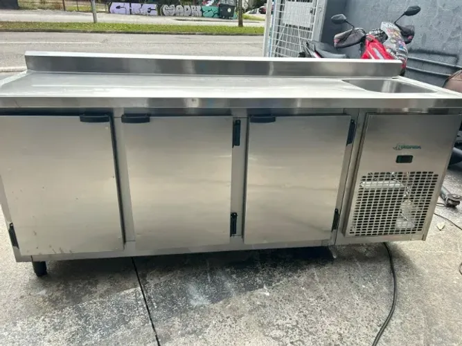 BALCÃO REFRIGERADO KOFISA EM AÇO INOX 