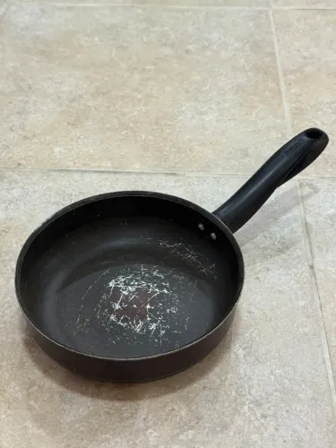 Frigideira preta mirro 20x6cm