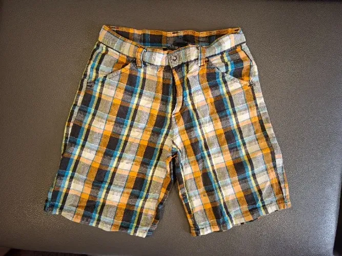 Bermuda infantil Xadrez marca Coogi - Veste de 6 a 8 anos