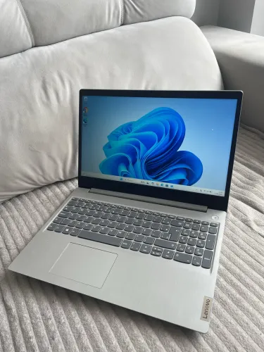 Notebook Lenovo i3 10ª Ger/ 256GB SSD/ 4GB RAM/ FUNCIONANDO PERFEITAMENTE