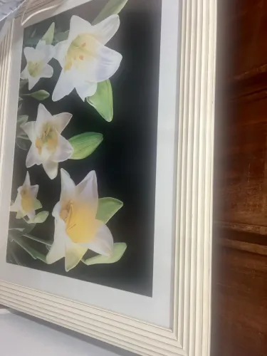Quadro lírios brancos com vidro e moldura grande