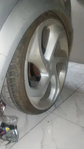 Vendo rodas aro 20 5 furos volcano com 4 pneus novos 4k  