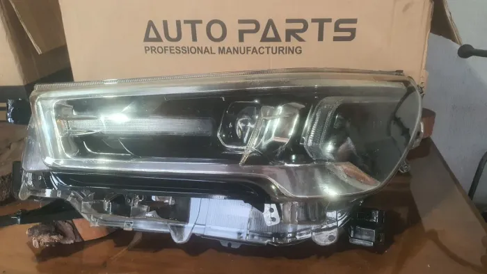 Par de faróis da hilux 2022 srx