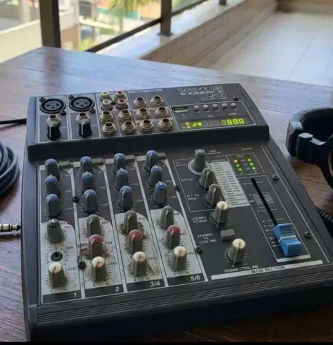 Vendo mesa de som em bom estado de conservação,