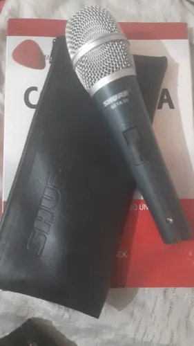 Microfone da sure beta 56 usado em apenas alguns shows... profissional de ótima qualidade.