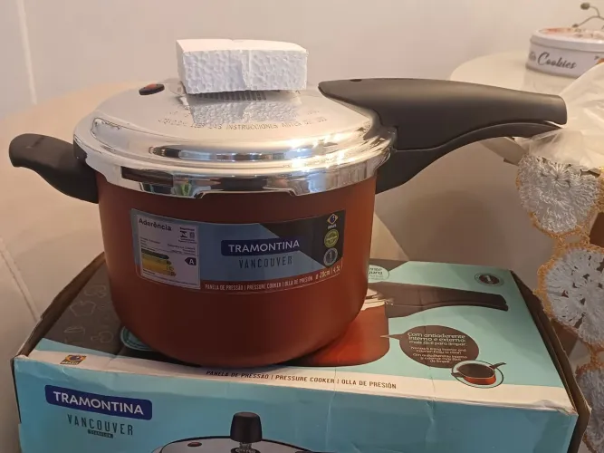 Panela de pressão Tramontina Vancouver 4,5 L nova 