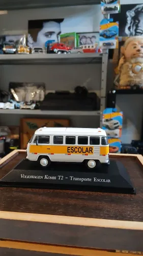 Miniatura colecionável Volkswagen Kombi T2 Transporte Escolar