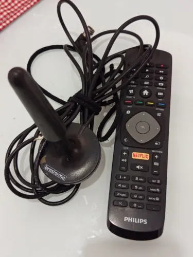 Vendo controle PHILIPS e antena de Tv