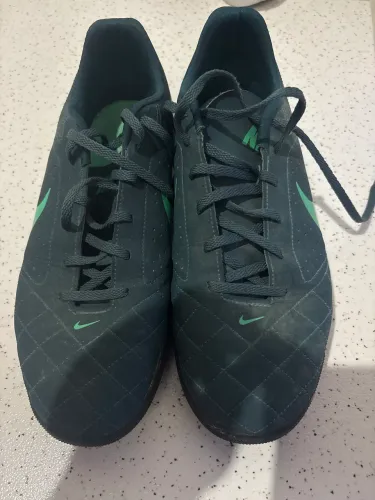 Tênis Nike Preto e Verde Tam. 41 - Usado em Bom Estado.