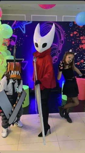Fantasia Cosplay da Hornet do Hollowkinight silksong