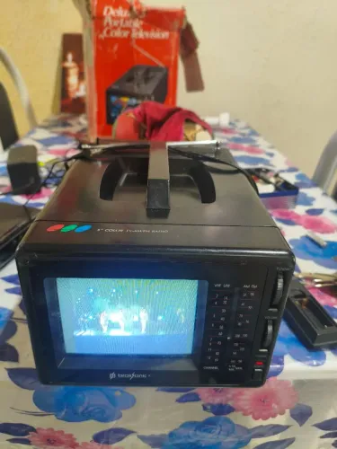 Antiga Tv 5 polegada em Cores braksonic