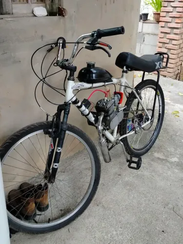 Vendo motorizada branca ótimo estado motor novo pouco tempo de uso, somente para fds